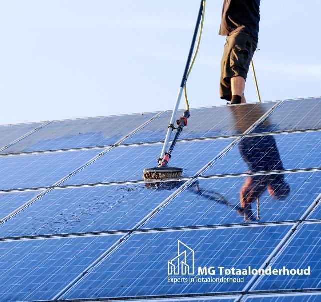 Zonnepanelen reinigen