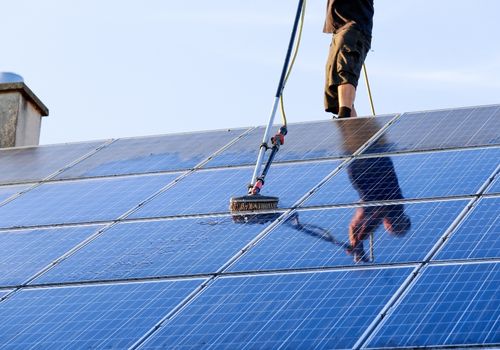 Zonnepanelen reinigen
